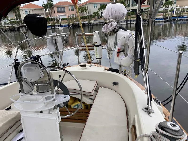 Slide: The Image of Pacific Seacraft 34 Voyager 1990 - 5790938