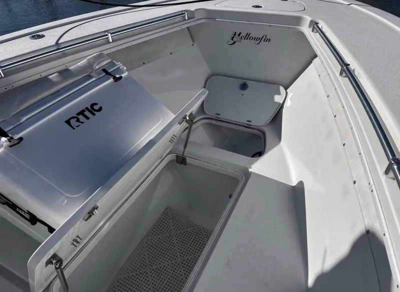 Slide: The Image of Yellowfin 29 Offshore 2013 - 5791655