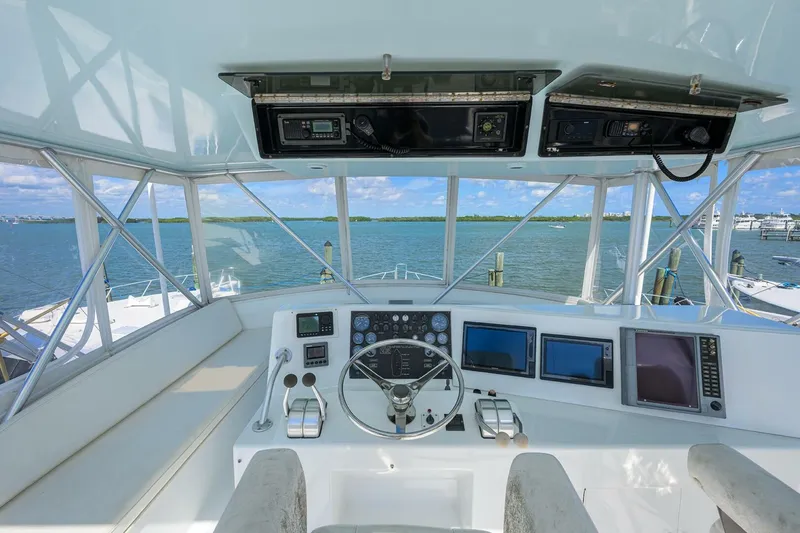 Slide: The Image of Post 50 SEANYLE - Flybridge- Helm 1998 Post 50 SEANYLE - 5792281