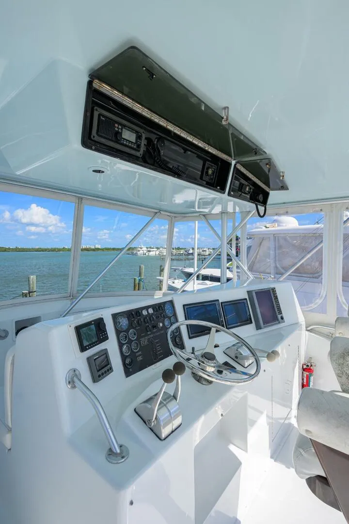 Slide: The Image of Post 50 SEANYLE - Flybridge- Helm 1998 Post 50 SEANYLE - 5792282