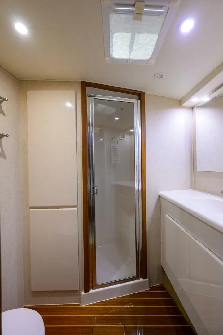 Slide: The Image of Post 50 SEANYLE - Master Ensuite Head 1998 Post 50 SEANYLE - 5792314