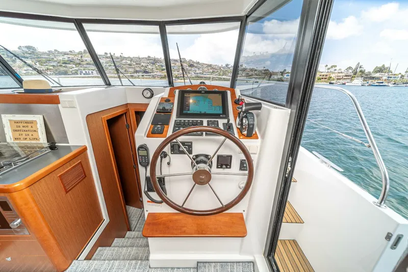 Slide: The Image of Beneteau Swift Trawler 34 2014 - 5792611