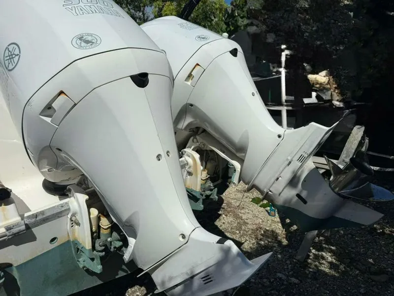 Slide: The Image of Robalo R302 Center Console 2017 - 5792578