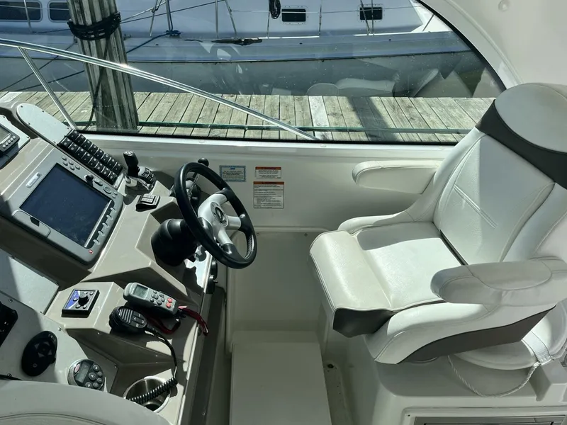 Slide: The Image of Cruisers 390 Sport Coupe Helm - 5798690