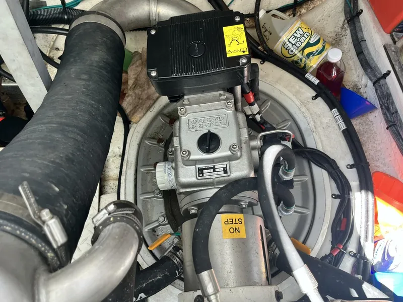 Slide: The Image of Cruisers 390 Sport Coupe Port IPS - 5798763