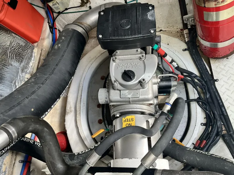 Slide: The Image of Cruisers 390 Sport Coupe Starboard IPS - 5798764