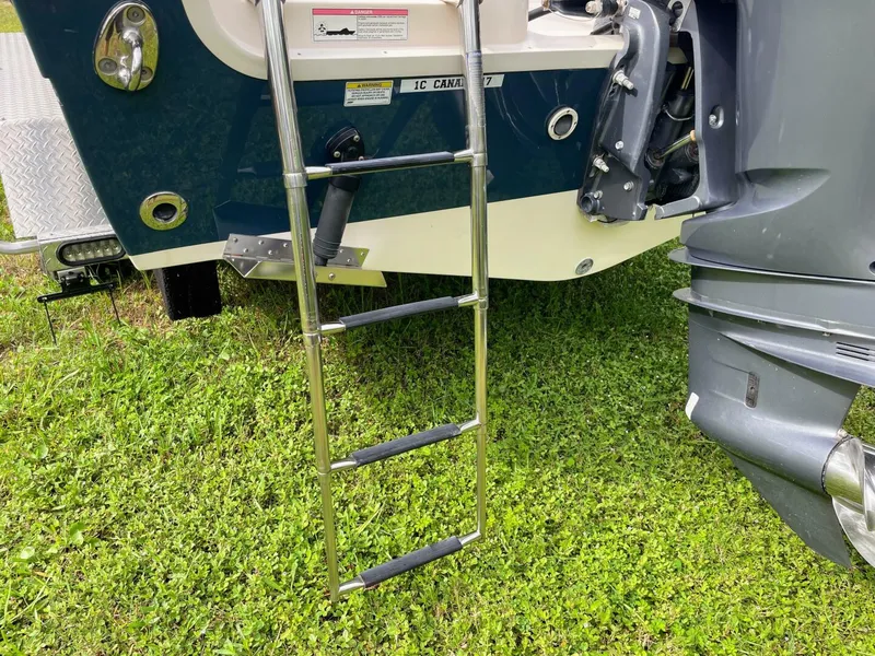 Slide: The Image of Grady-White 251CE 2015 - 5793084