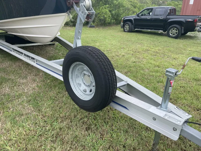 Slide: The Image of Grady-White 251CE 2015 - 5793127