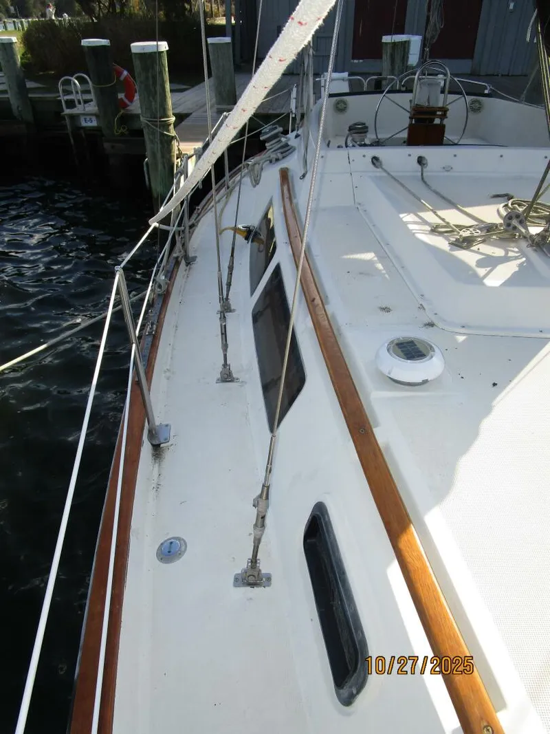 Slide: The Image of 36' S2 starboard side deck2 - 5793228