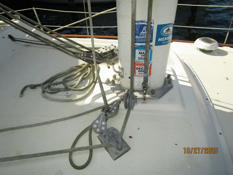 Slide: The Image of 36' S2 mast base2 - 5793206