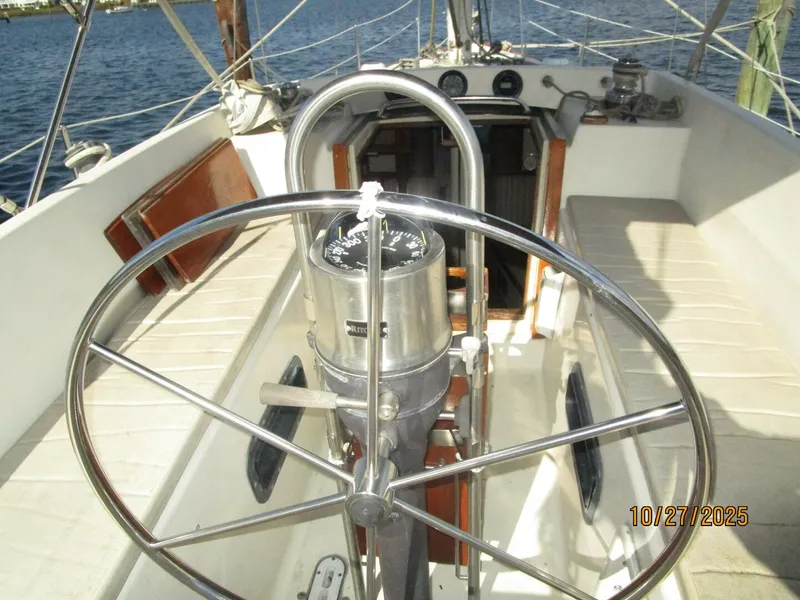 Slide: The Image of 36' S2 cockpit helm - 5793192