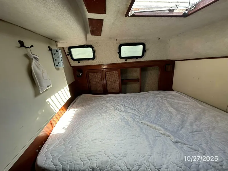 Slide: The Image of 36' S2 aft stateroom starboard - 5793181