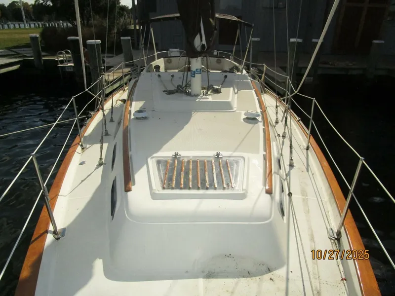Slide: The Image of 36' S2 foredeck aft - 5793199