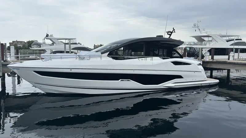 Slide: The Image of Sunseeker 55 Predator 2026 - 5879212