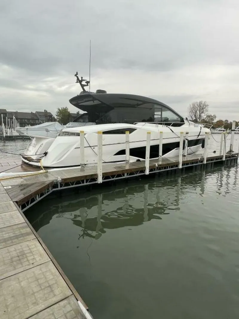 Slide: The Image of Sunseeker 55 Predator 2026 - 5879172