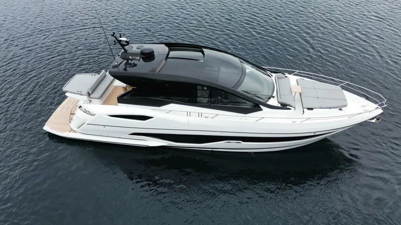 Slide: The Image of Sunseeker 55 Predator 2026 - 5879214