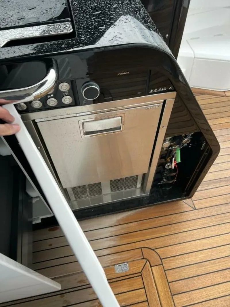 Slide: The Image of Sunseeker 55 Predator 2026 - 5879097