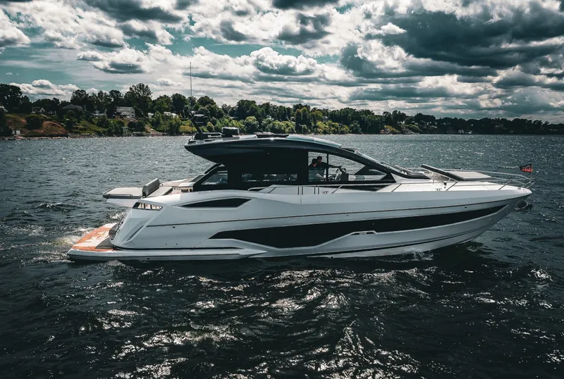 Slide: The Image of Sunseeker 55 Predator 2026 - 7521567