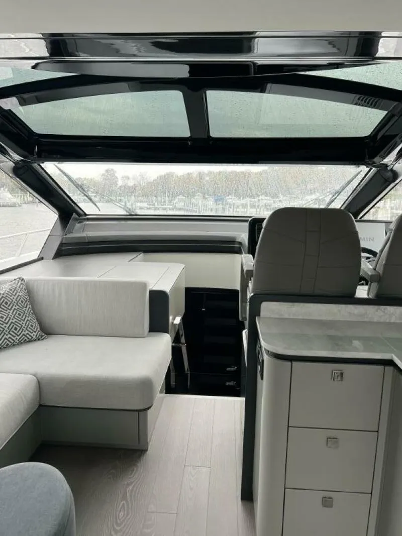 Slide: The Image of Sunseeker 55 Predator 2026 - 5879174