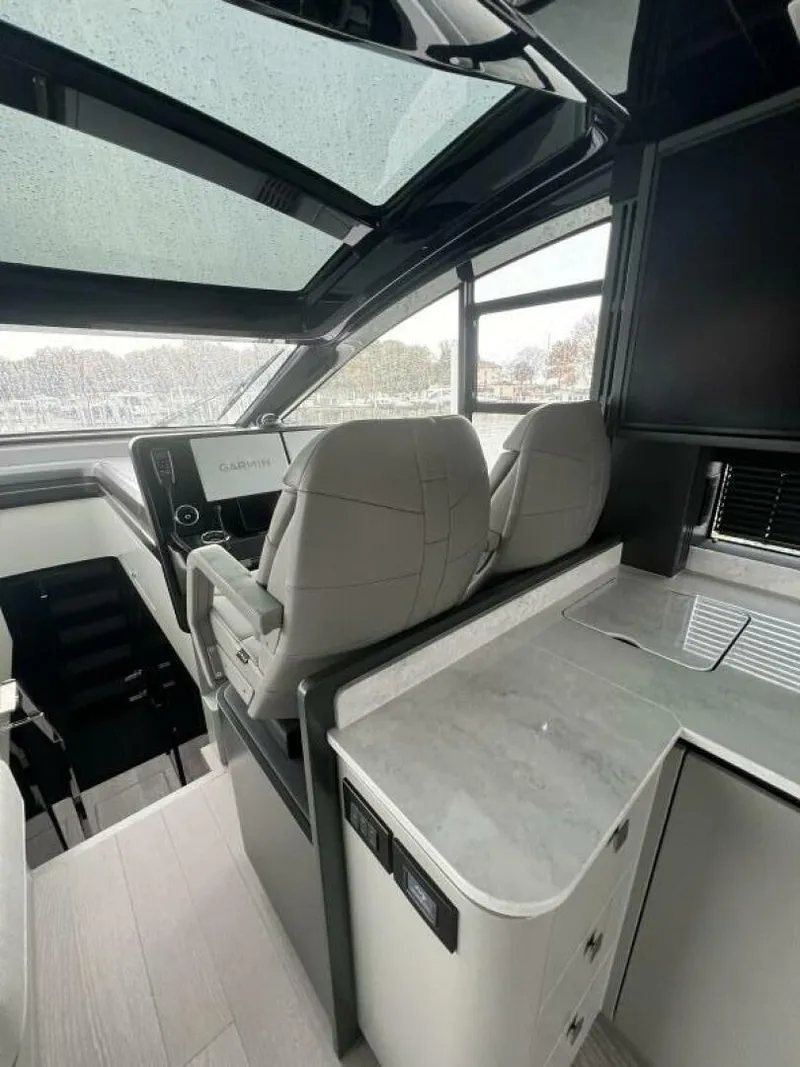 Slide: The Image of Sunseeker 55 Predator 2026 - 5879157