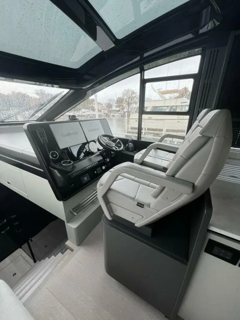 Slide: The Image of Sunseeker 55 Predator 2026 - 5879165