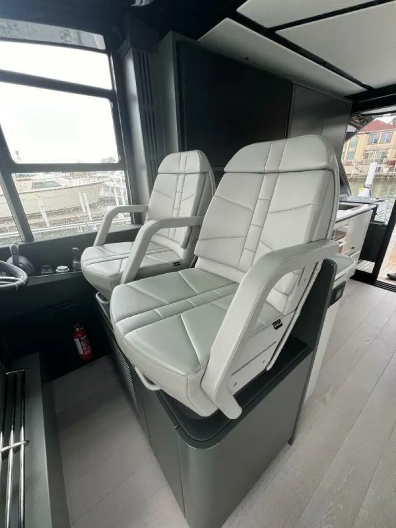 Slide: The Image of Sunseeker 55 Predator 2026 - 5879159