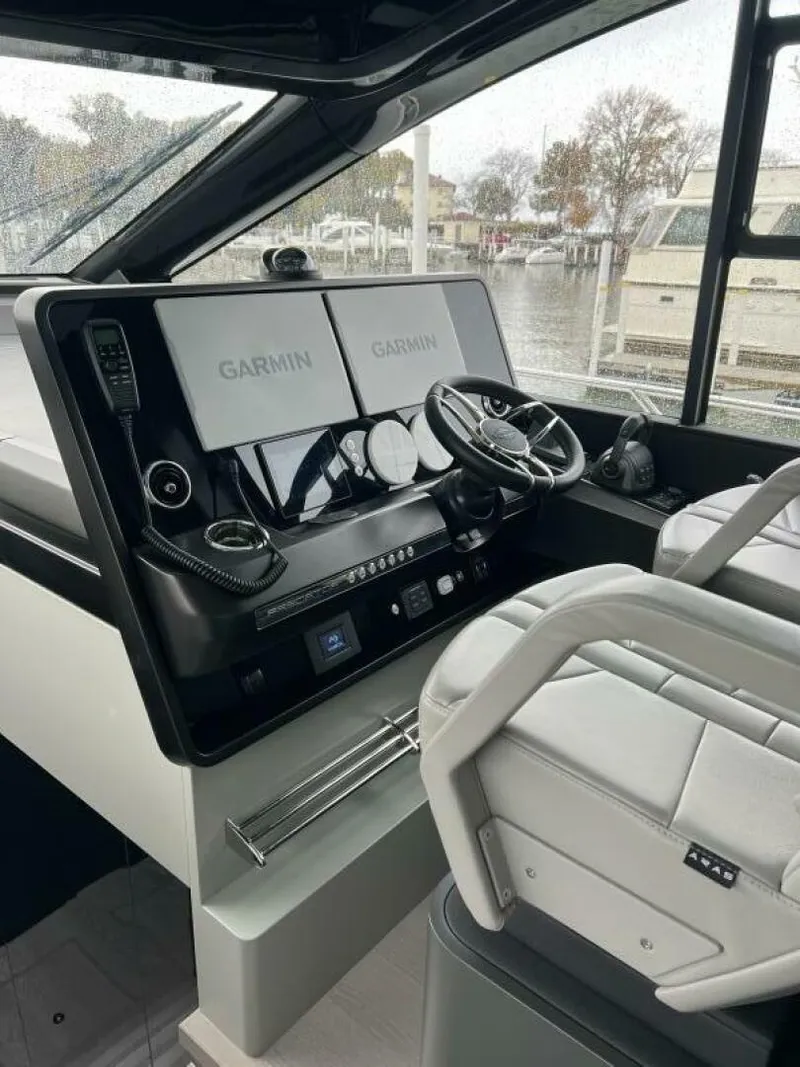 Slide: The Image of Sunseeker 55 Predator 2026 - 5879166