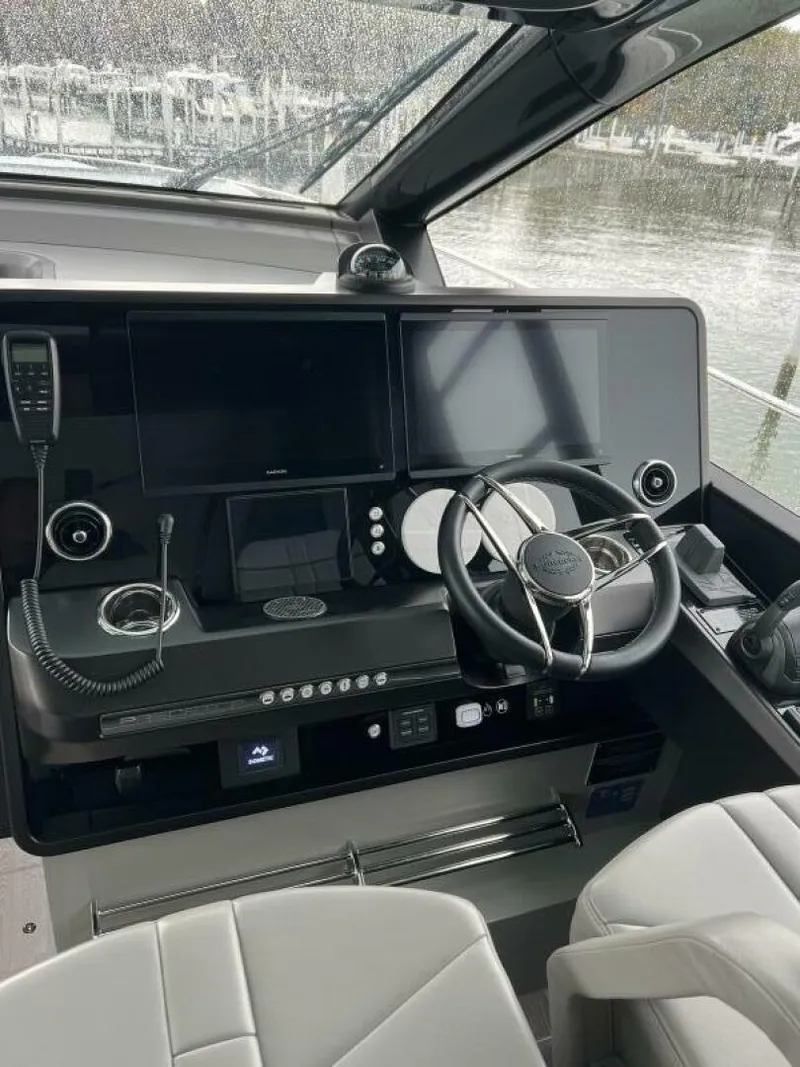 Slide: The Image of Sunseeker 55 Predator 2026 - 5879156
