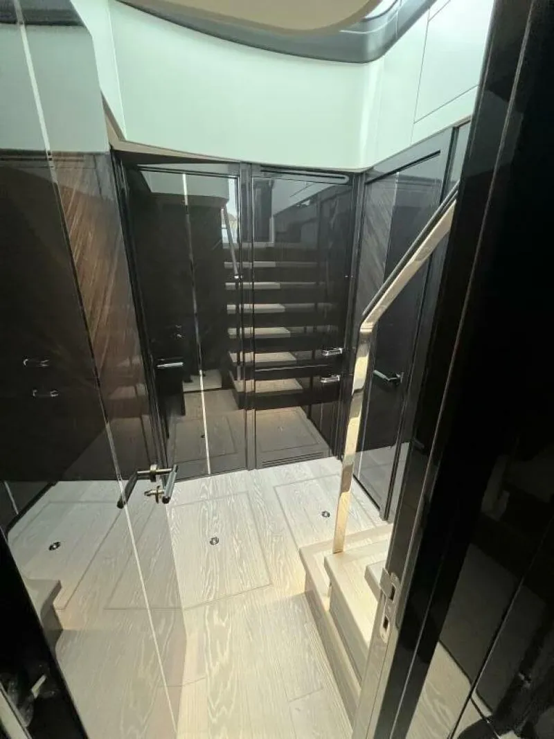 Slide: The Image of Sunseeker 55 Predator 2026 - 5879125