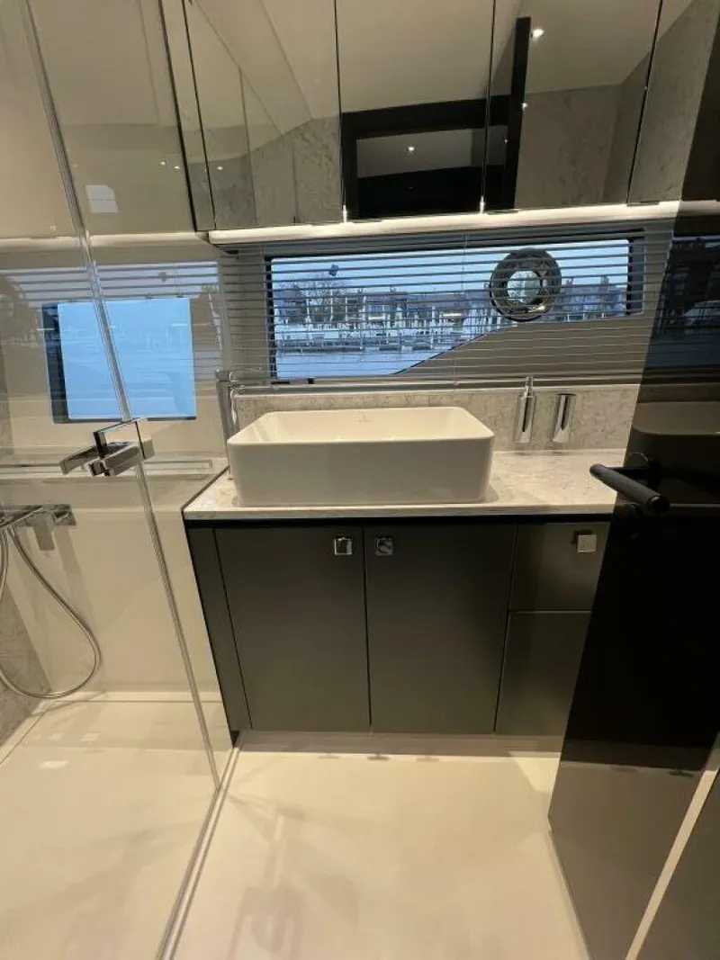 Slide: The Image of Sunseeker 55 Predator 2026 - 5879142