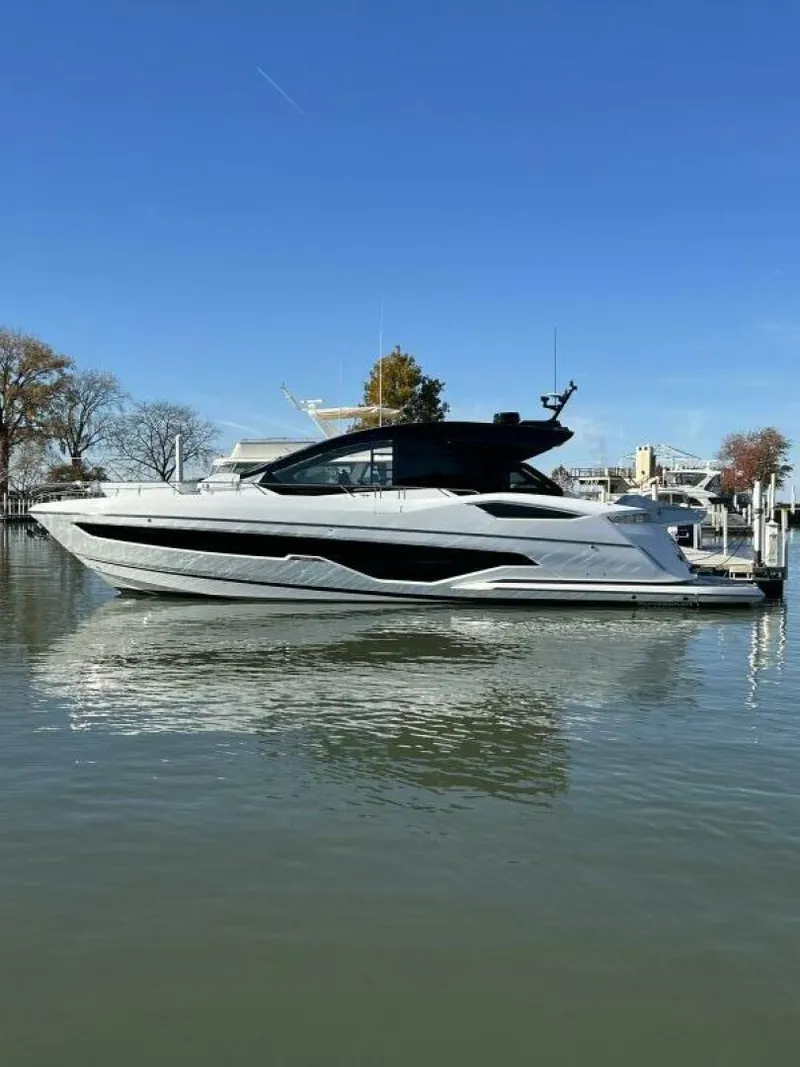 Slide: The Image of Sunseeker 55 Predator 2026 - 5879199