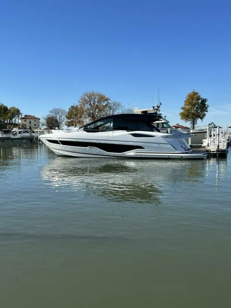 Slide: The Image of Sunseeker 55 Predator 2026 - 5879188