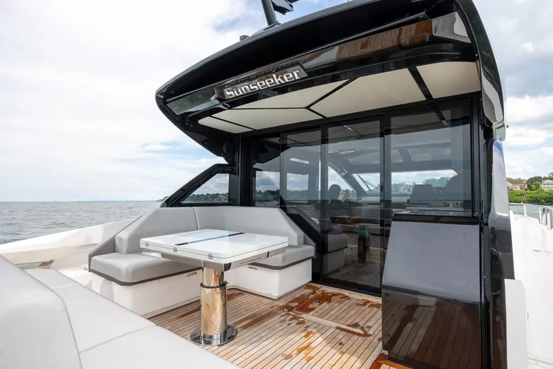 Slide: The Image of Sunseeker 55 Predator 2026 - 7521594