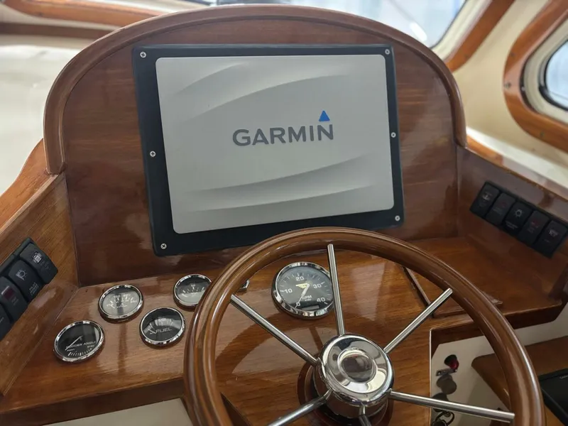 Slide: The Image of Hinckley Yachts 36 Picnic Boat EP 2003 - 5801873