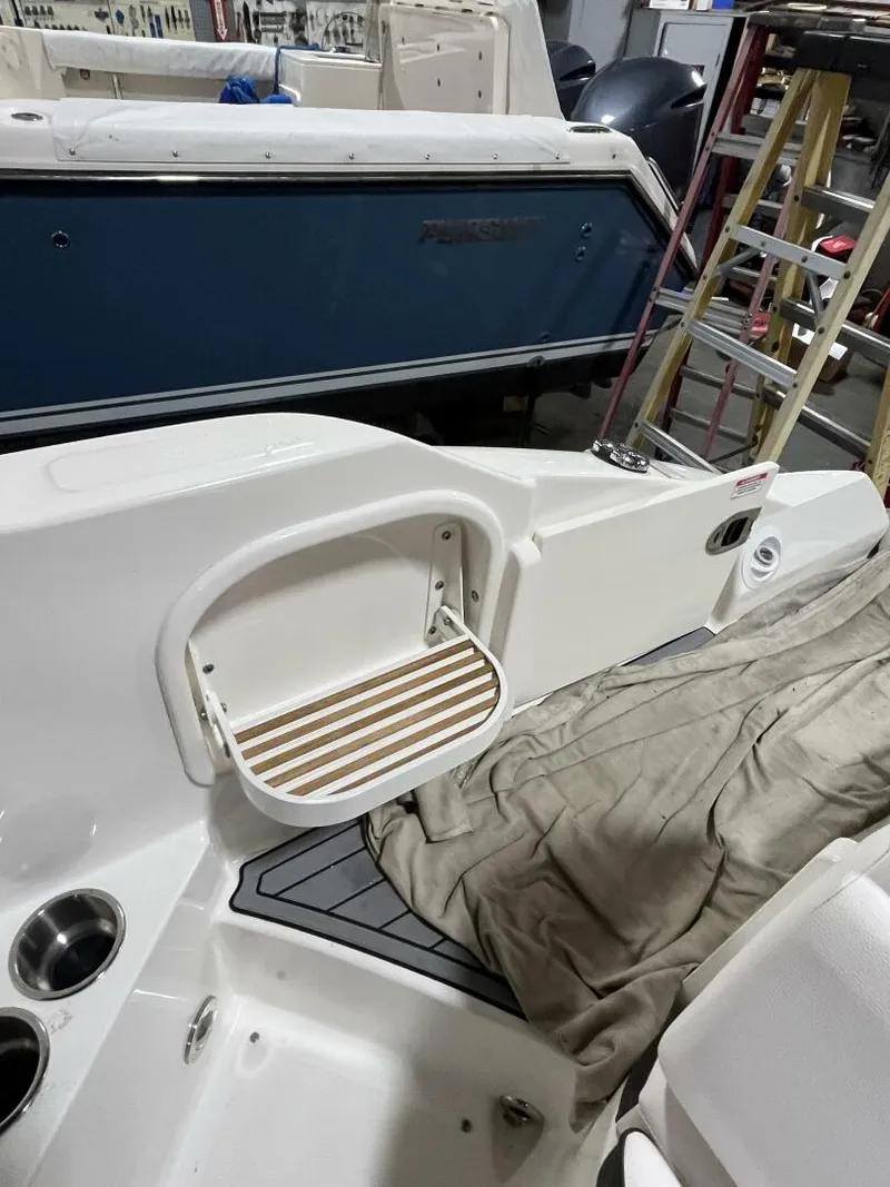 Slide: The Image of Sea Ray 270 SDX OB 2021 - 5794732