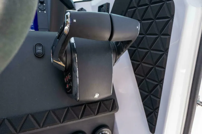 Slide: The Image of Axopar 37 U-Sofa 2026 - 5931365