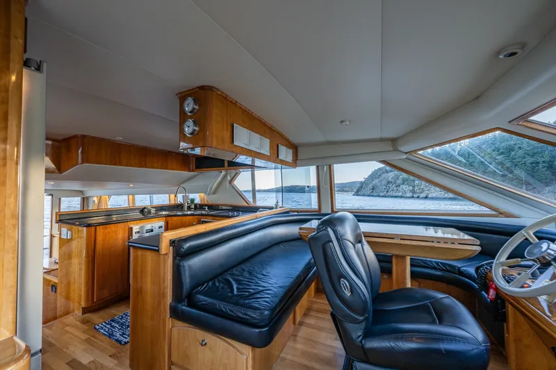 Slide: The Image of Navigator 61 Pilothouse 2001 - 7938271