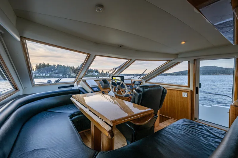 Slide: The Image of Navigator 61 Pilothouse 2001 - 7938273