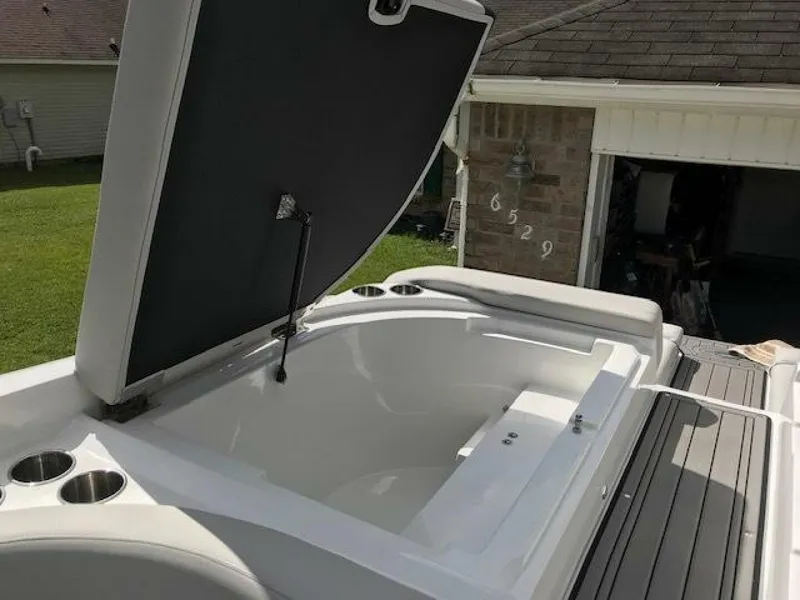 Slide: The Image of Rinker 29QX 2018 - 5795895