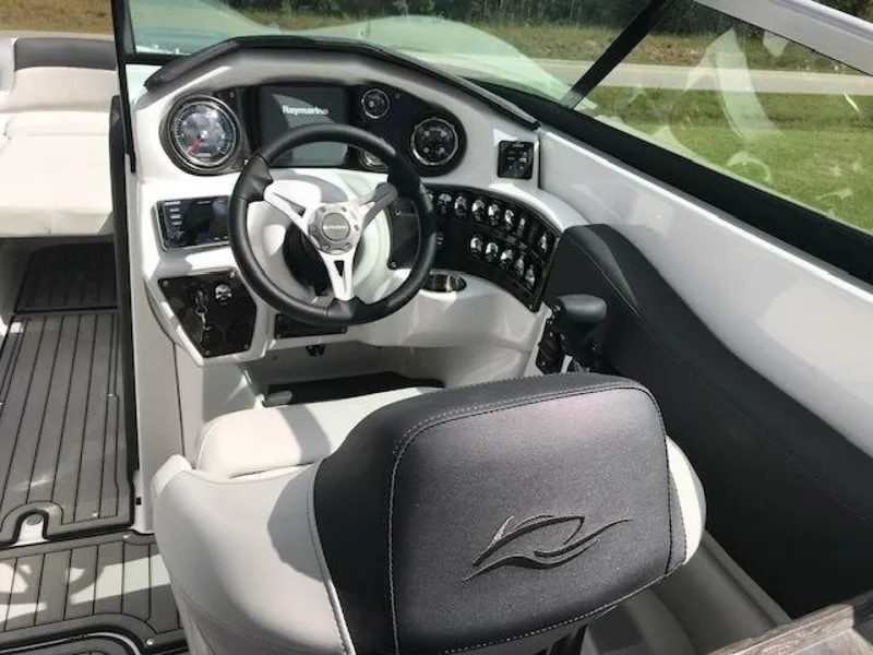 Slide: The Image of Rinker 29QX 2018 - 5795897