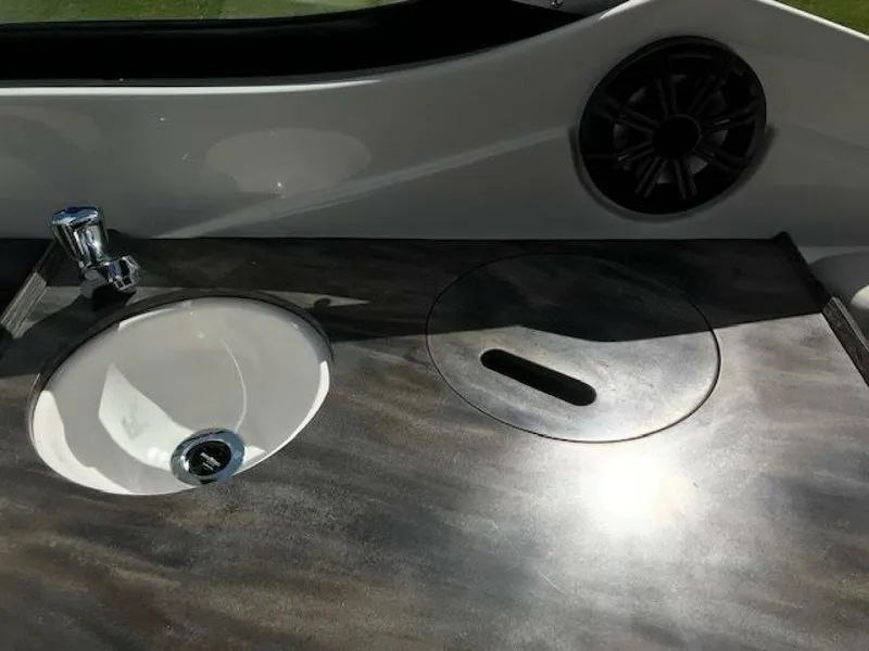 Slide: The Image of Rinker 29QX 2018 - 5795899