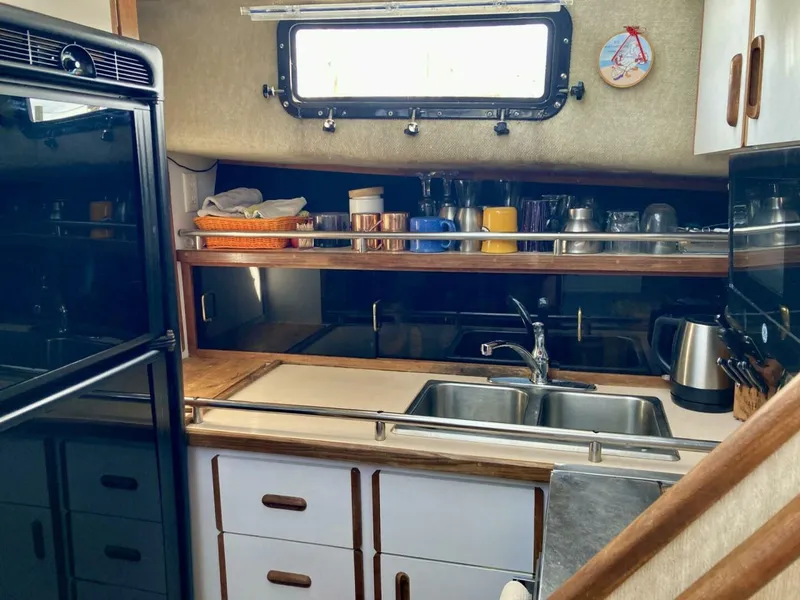 Slide: The Image of Carver Yachts 3607 AC 1983 - 5795914