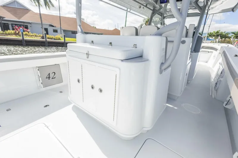 Slide: The Image of Yellowfin 42 Offshore 2026 - 5798961