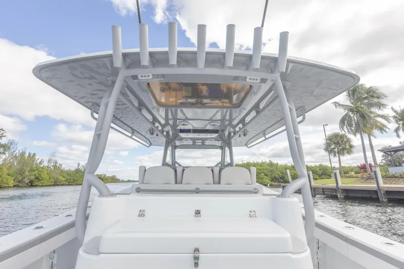 Slide: The Image of Yellowfin 42 Offshore 2026 - 5798963