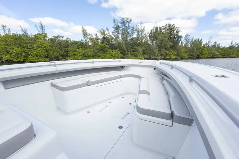 Slide: The Image of Yellowfin 42 Offshore 2026 - 5798964