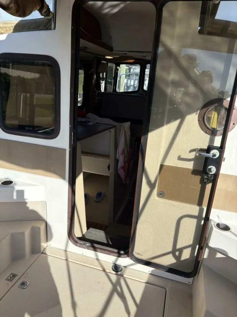 Slide: The Image of Ranger Tug R-27 Entry door  - 5797743