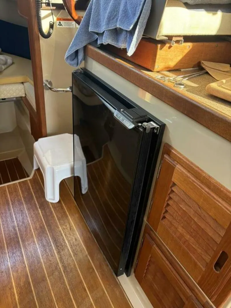 Slide: The Image of Ranger Tug R-27 Refrigerator  - 5801047