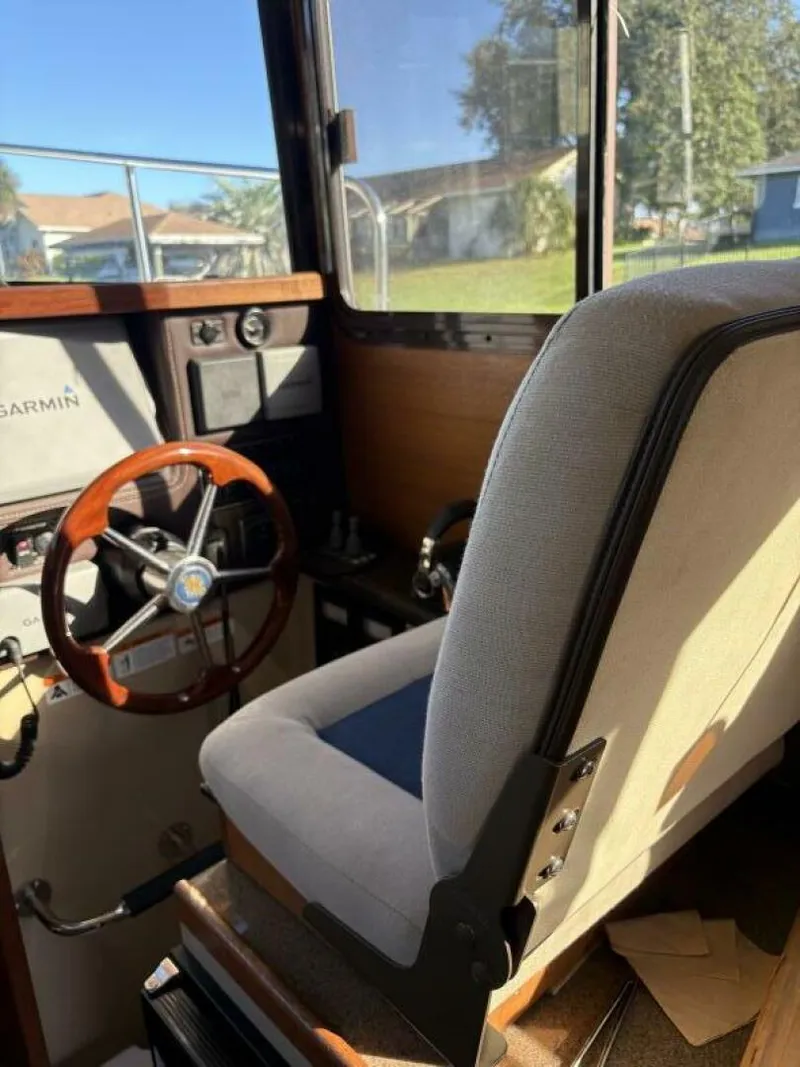 Slide: The Image of Ranger Tug R-27 Helm - 5801048