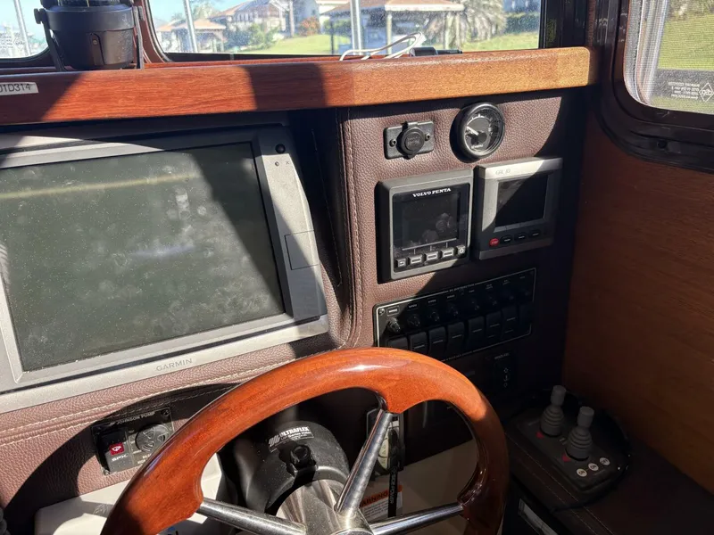 Slide: The Image of Ranger Tug R-27 Electronics  - 5801049