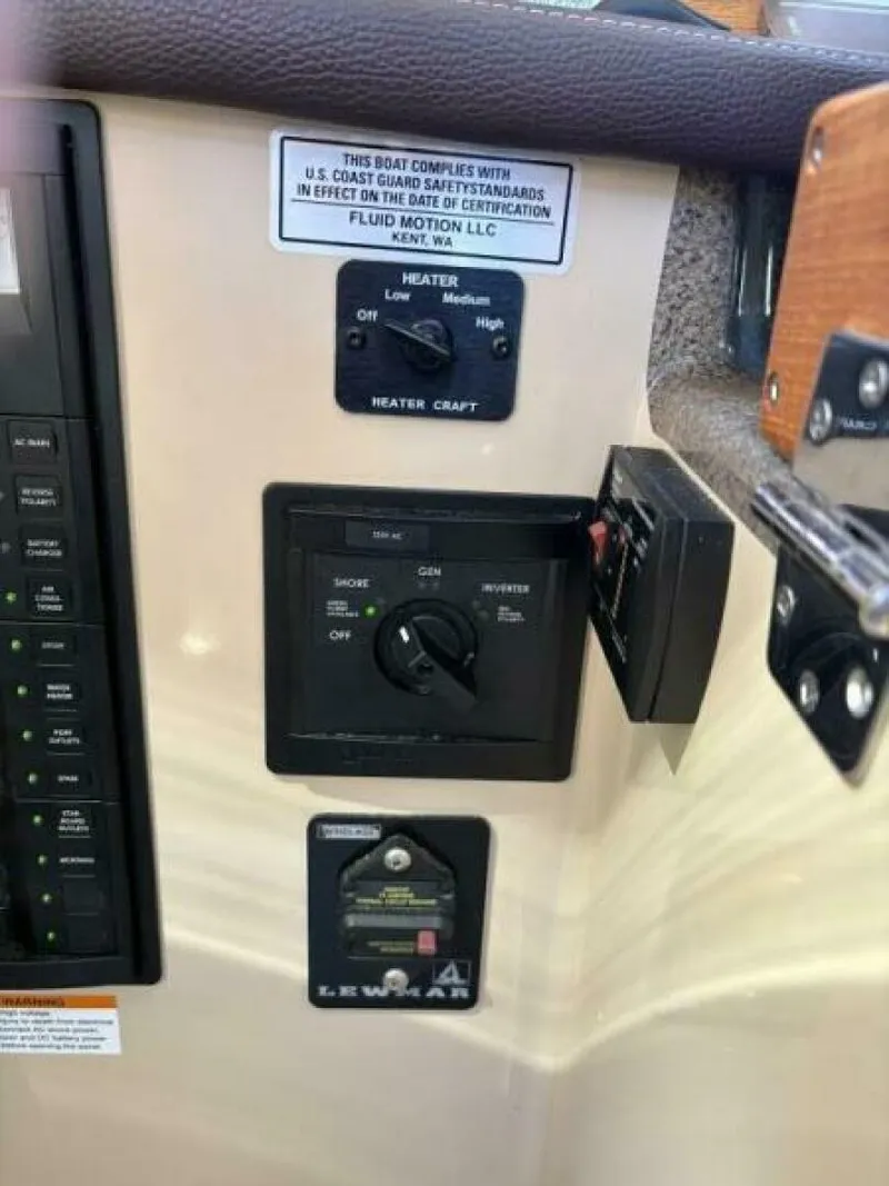 Slide: The Image of Ranger Tug R-27 Heat, windlass, electric controls - 5801054